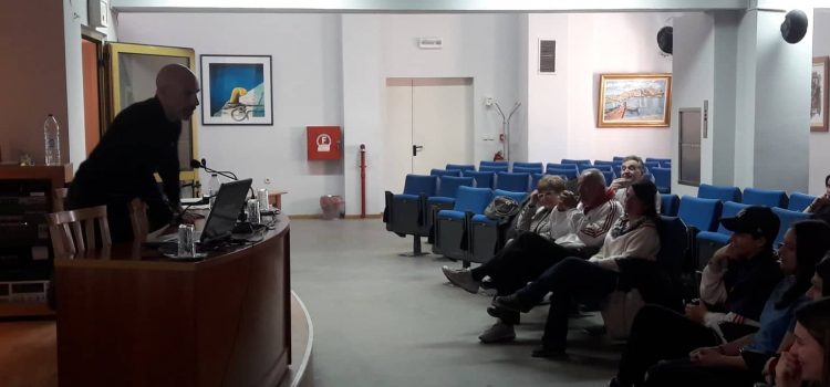 Ο Στέφανος Ξενάκης, συγγραφέας του Best Seller με τίτλο: «Το Δώρο» στη Δημοτική μας Βιβλιοθήκη