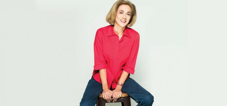 Η Μανίνα Ζουμπουλάκη στη Δημοτική Βιβλιοθήκη Καβάλας για την παρουσίαση του νέου της βιβλίου.